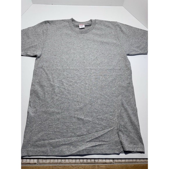 Supreme Solid Gray Short Sleeve T-Shirts 100% Cotton Pre-Shrunk Size Medium New - Picture 1 of 3